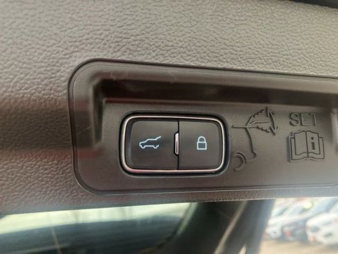 Used 2023 Ford Explorer XLT w/ Equipment Group 202A AWD/4WD image 28