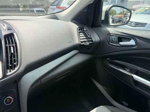 Used 2019 Ford Escape SE FWD image 17