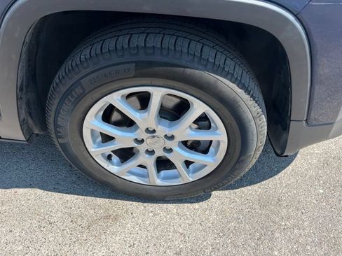 Used 2018 Jeep Cherokee Latitude AWD/4WD image 19