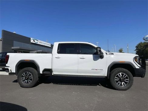 Used 2022 GMC Sierra 2500 AT4 w/ Gooseneck/5TH Wheel Package image 3