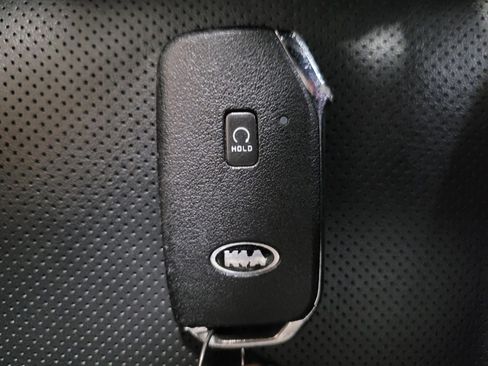 Used 2021 Kia Telluride LX FWD image 32