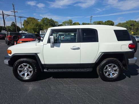 Used 2014 Toyota FJ Cruiser 4WD image 19
