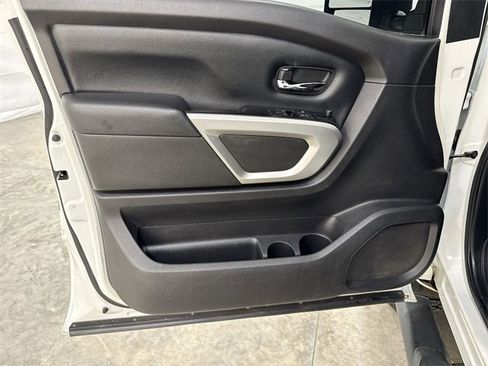 Used 2017 Nissan Titan SV image 19