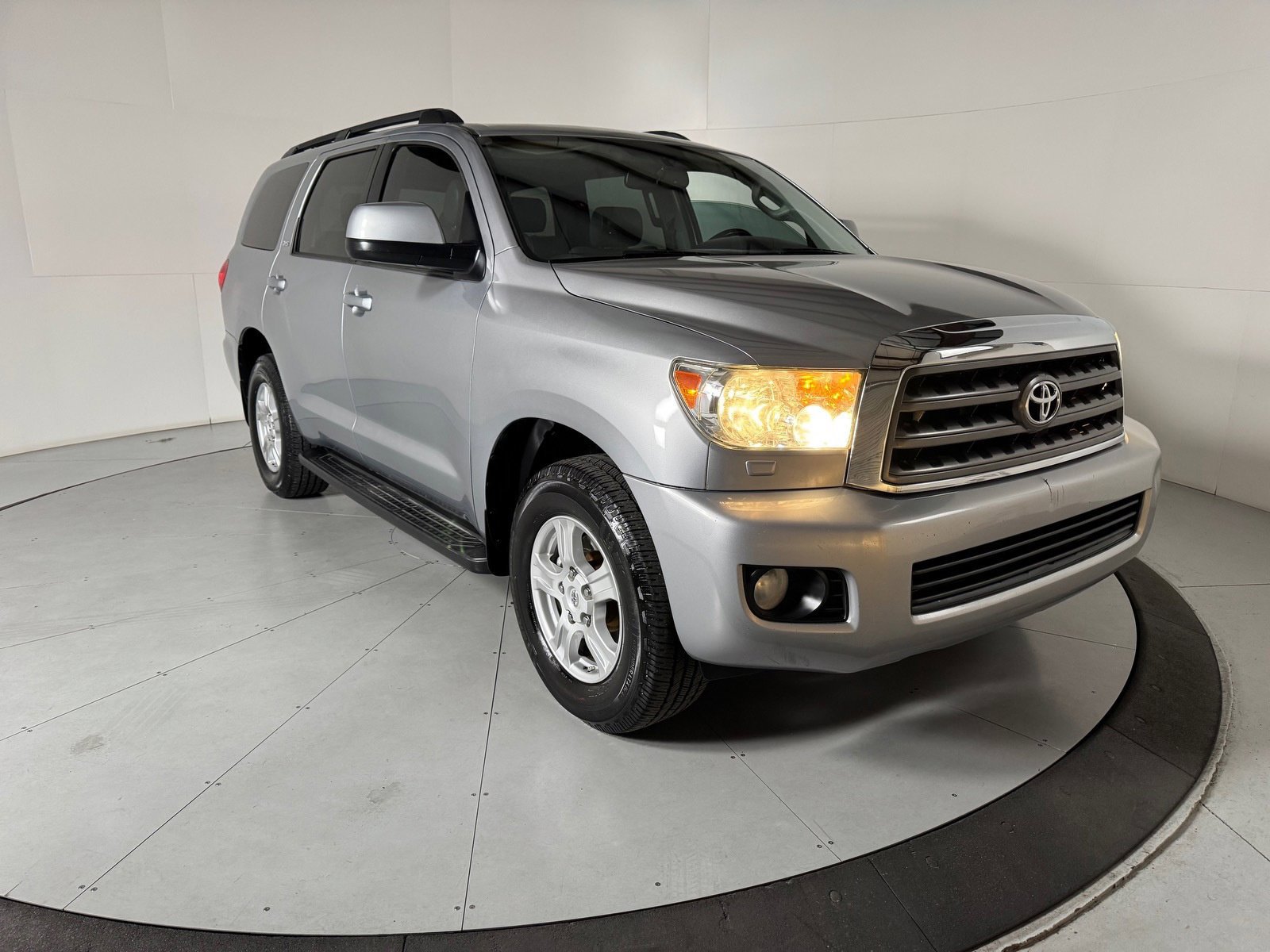 Used 2014 Toyota Sequoia SR5 w/ Premium Package AWD/4WD image 7