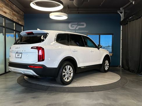 Used 2022 Kia Telluride LX AWD/4WD image 3