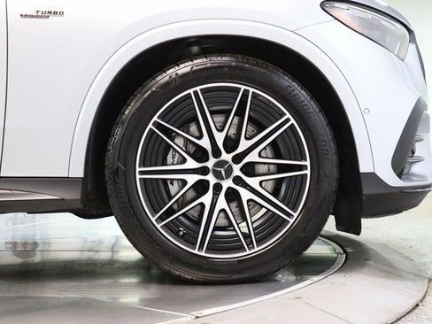 Used 2025 Mercedes-Benz GLC 43 AMG 4MATIC w/ Driver Assistance Package image 15