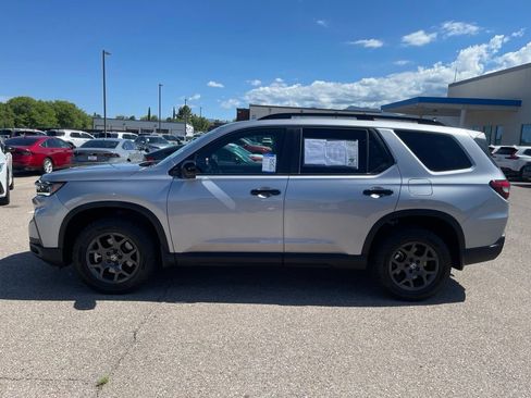 Certified 2025 Honda Pilot TrailSport image 2