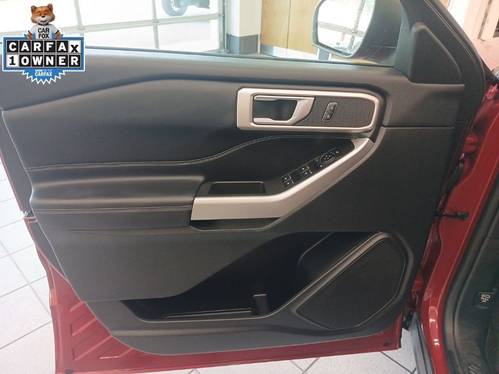 Used 2024 Ford Explorer XLT AWD/4WD image 9