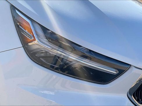 Used 2019 Volvo XC40 T5 Momentum image 31