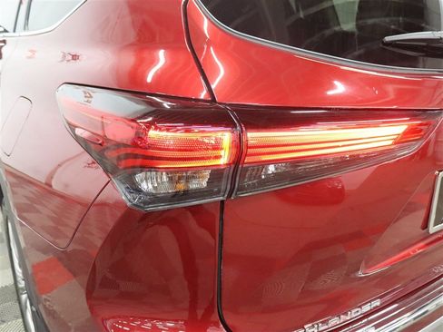 Used 2022 Toyota Highlander Platinum AWD/4WD image 34