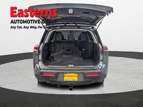 Used 2022 Nissan Pathfinder SV image 16