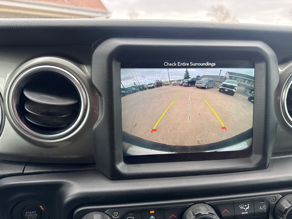 Used 2019 Jeep Wrangler Unlimited Sahara w/ Dual Top Group AWD/4WD image 25