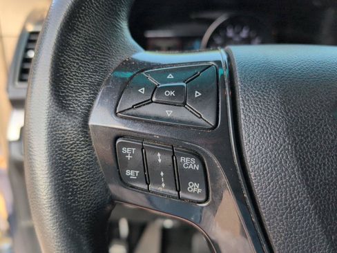 Used 2018 Ford Explorer XLT w/ Equipment Group 202A FWD image 26