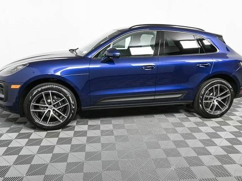 Certified 2025 Porsche Macan image 2