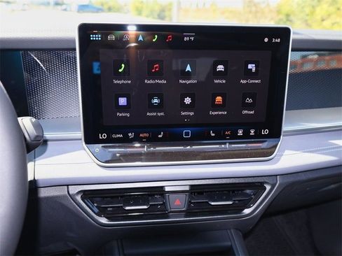 New 2025 Volkswagen Tiguan SE image 18