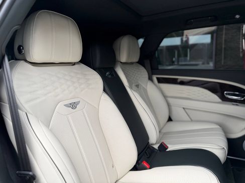 Certified 2024 Bentley Bentayga Extended Wheelbase AWD/4WD image 29