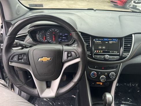 Used 2019 Chevrolet Trax LT w/ LT Convenience Package image 13