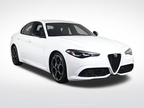 Used 2025 Alfa Romeo Giulia w/ Driving Assist Package RWD image 7