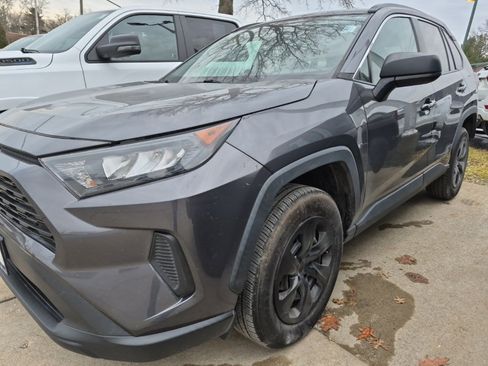 Used 2019 Toyota RAV4 LE image 2