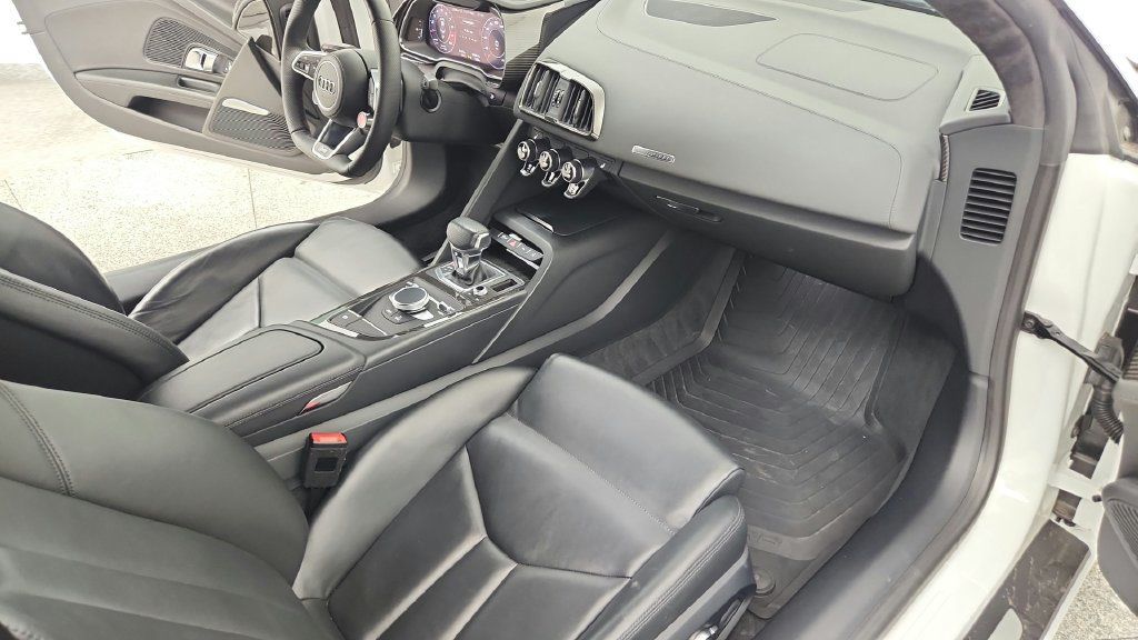 Used 2018 Audi R8 V10 RWD image 30