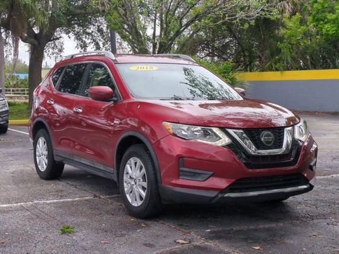 Used 2018 Nissan Rogue SV AWD/4WD image 3