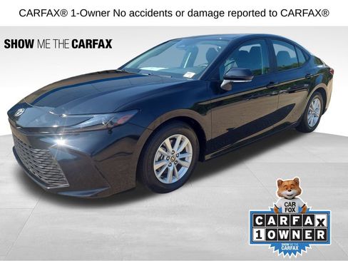Used 2025 Toyota Camry LE FWD image 3