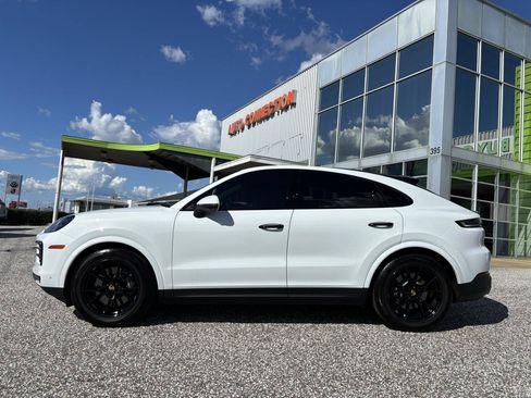 Used 2025 Porsche Cayenne Coupe AWD/4WD image 3