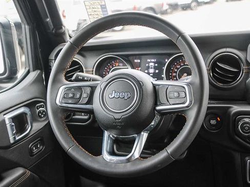 Used 2023 Jeep Gladiator Overland image 14