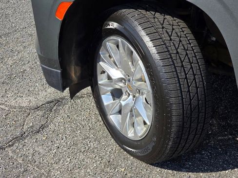 Used 2023 Chevrolet Suburban Premier image 27