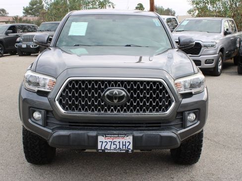 Used 2017 Toyota Tacoma TRD Off-Road image 2