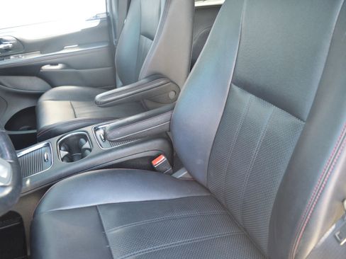 Used 2017 Dodge Grand Caravan GT FWD image 13