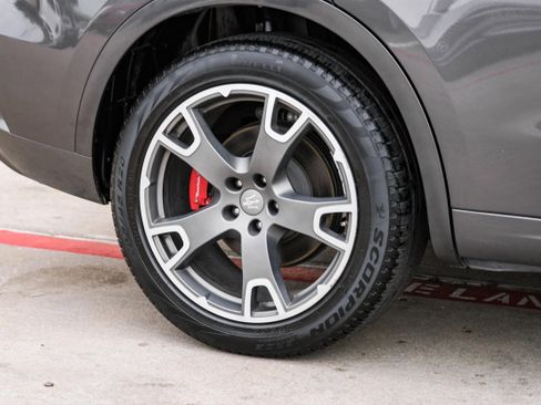 Used 2017 Maserati Levante w/ Luxury Package image 51