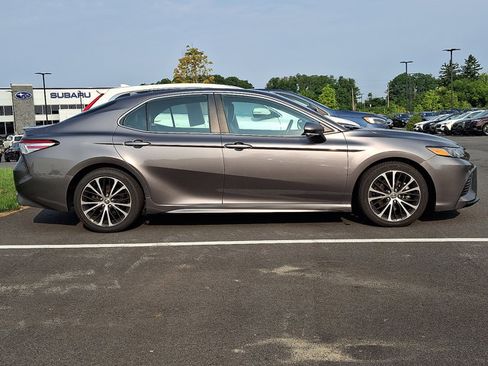 Used 2020 Toyota Camry SE w/ Cold Weather Package AWD/4WD image 5