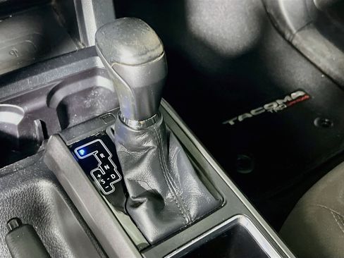 Used 2018 Toyota Tacoma TRD Off-Road AWD/4WD image 24
