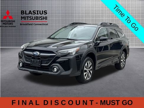 Used 2023 Subaru Outback Premium AWD/4WD image 4