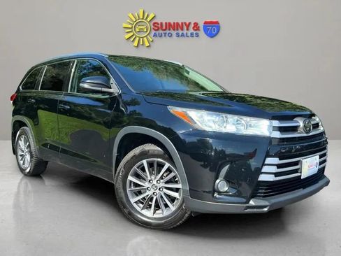 Used 2018 Toyota Highlander XLE AWD/4WD image 1