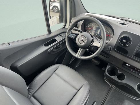 Used 2025 Mercedes-Benz Sprinter 2500 image 15