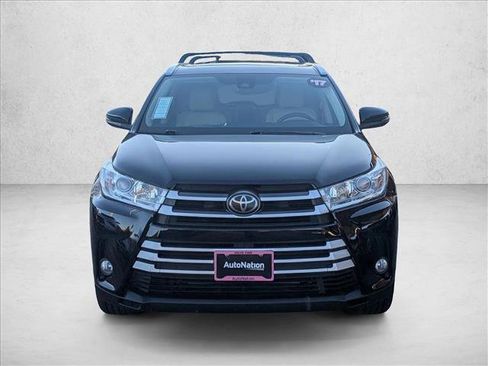 Used 2017 Toyota Highlander XLE image 2