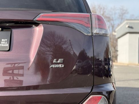Used 2016 Toyota RAV4 LE image 10