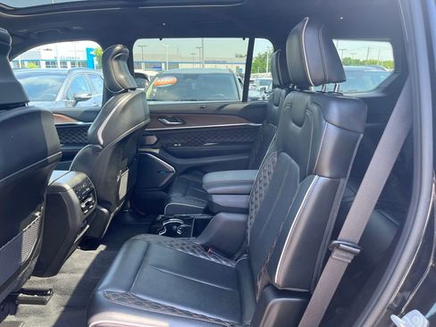 Used 2021 Jeep Grand Cherokee L Summit w/ Luxury Tech Group V AWD/4WD image 20