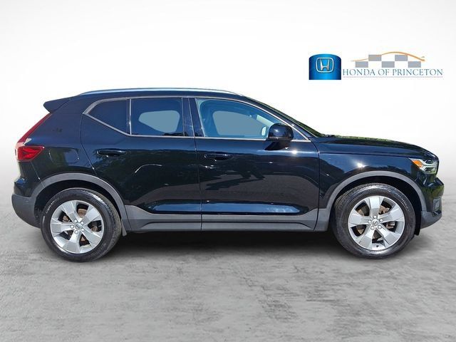 Used 2021 Volvo XC40 T5 Momentum AWD/4WD image 7