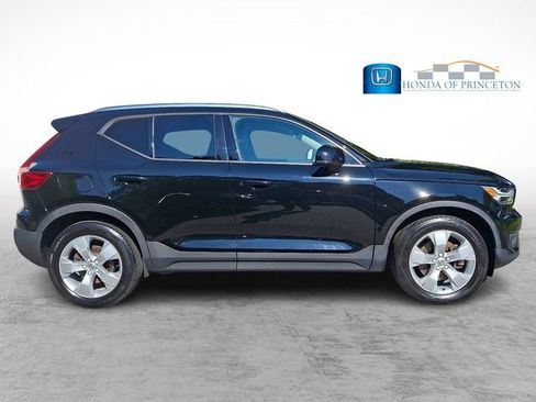 Used 2021 Volvo XC40 T5 Momentum AWD/4WD image 7