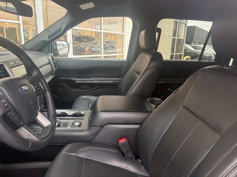 Used 2018 Ford Expedition XLT w/ Equipment Group 202A AWD/4WD image 2