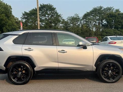 Used 2022 Toyota RAV4 SE w/ SE Grade Weather Package AWD/4WD image 6