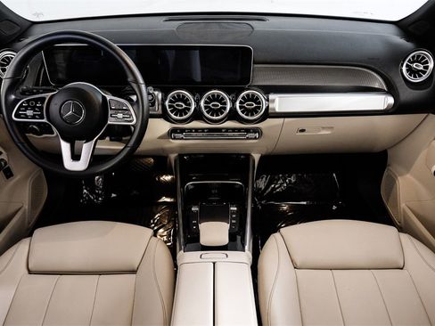 Used 2021 Mercedes-Benz GLB 250 w/ Premium Package image 12