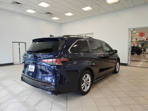 Used 2023 Toyota Sienna XSE w/ XSE Plus Package AWD/4WD image 3