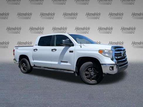 Used 2016 Toyota Tundra SR5 w/ SR5 Upgrade Package AWD/4WD image 2