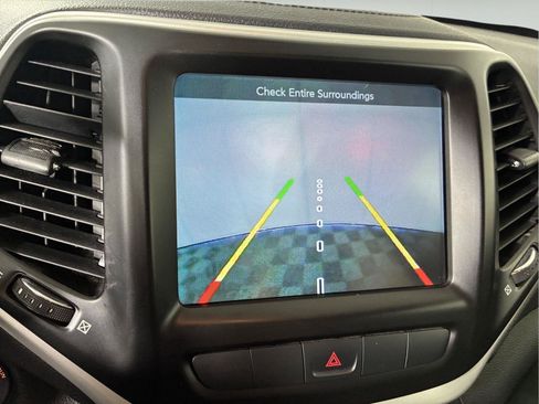 Used 2014 Jeep Cherokee Latitude w/ Comfort/Convenience Group AWD/4WD image 12