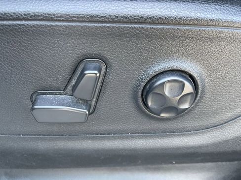 Used 2021 RAM 1500 Big Horn image 12