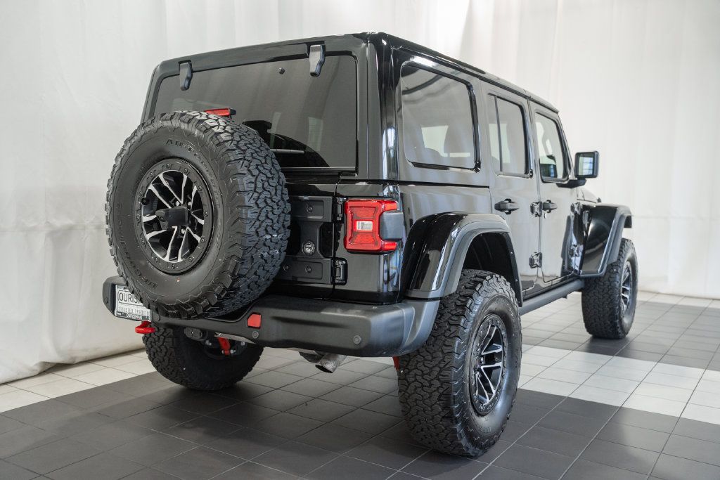 Used 2024 Jeep Wrangler Unlimited Rubicon AWD/4WD image 4
